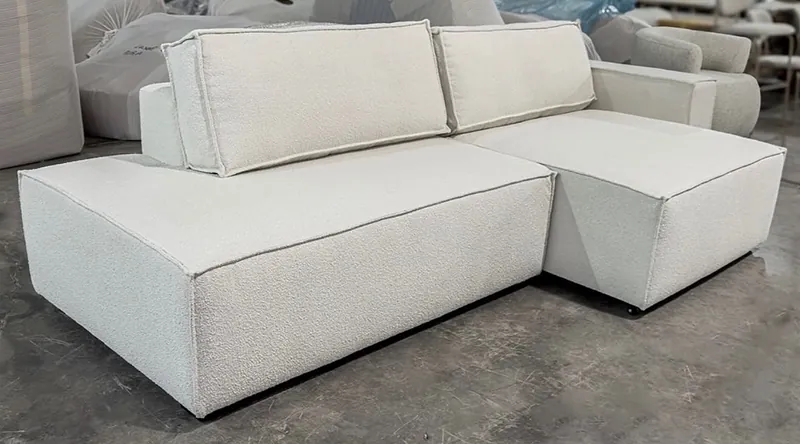 Sofá modular retrátil de tecido claro